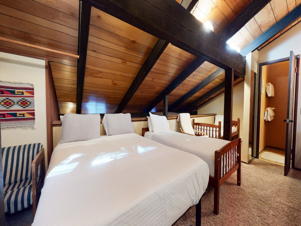 Horizons 4 186 Centrally Located, Spacious Mammoth Home with Cozy Fireplace Vacation Rental in Mammoth Lakes - RedAwning