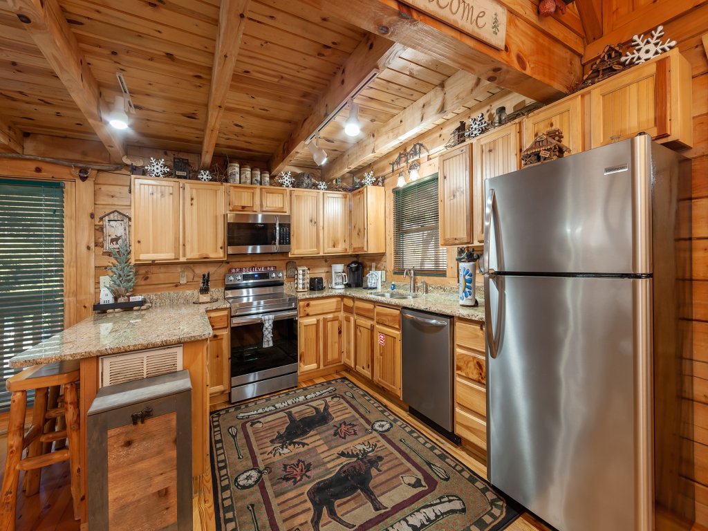 Moose Tracks Vacation Rental in Pigeon Forge - RedAwning
