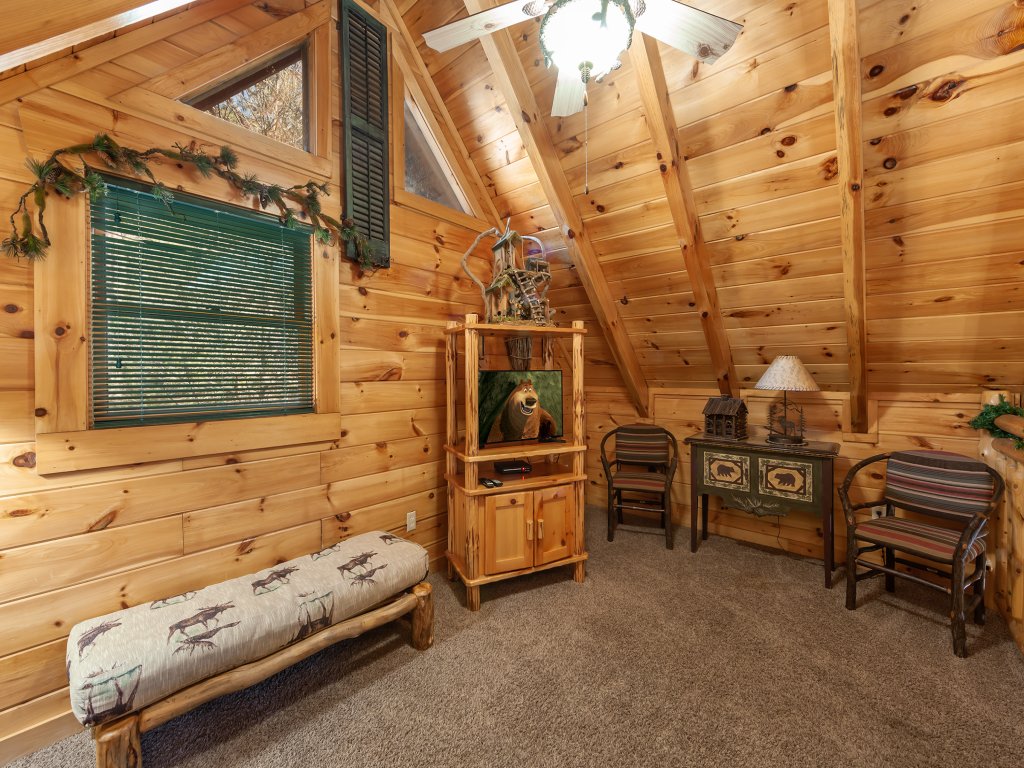 Moose Tracks Vacation Rental in Pigeon Forge - RedAwning