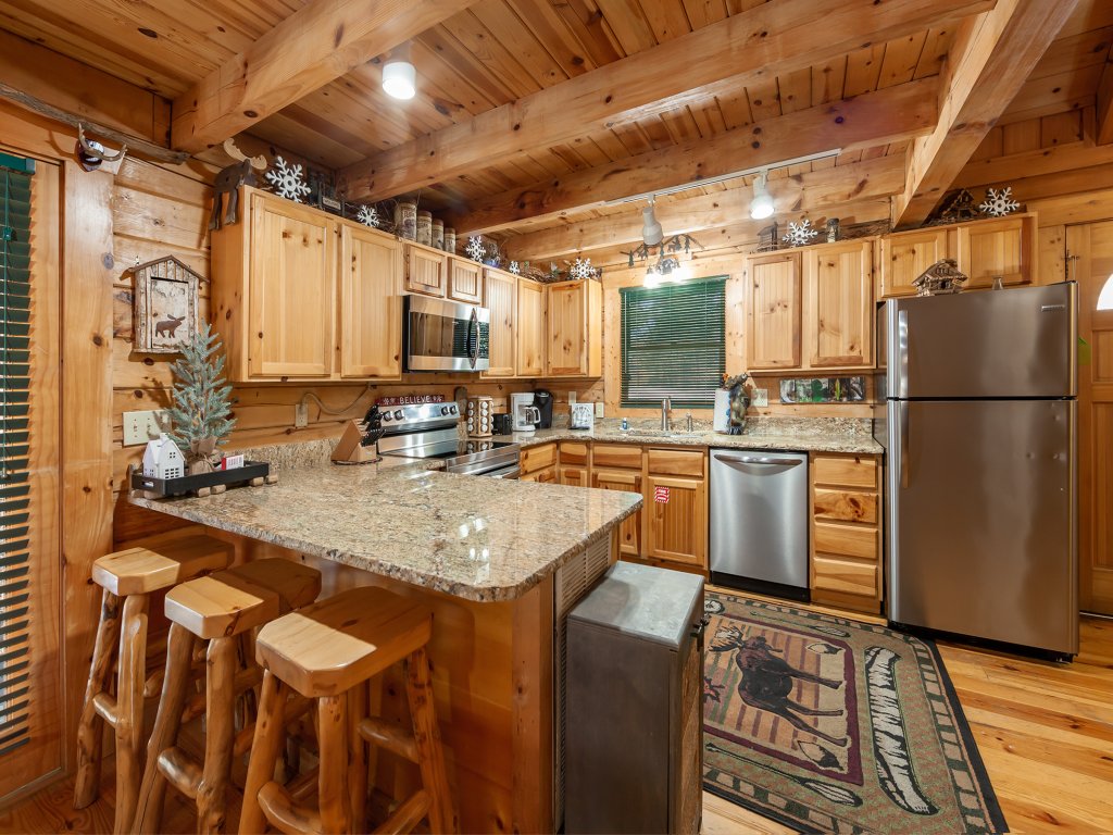 Moose Tracks Vacation Rental in Pigeon Forge - RedAwning