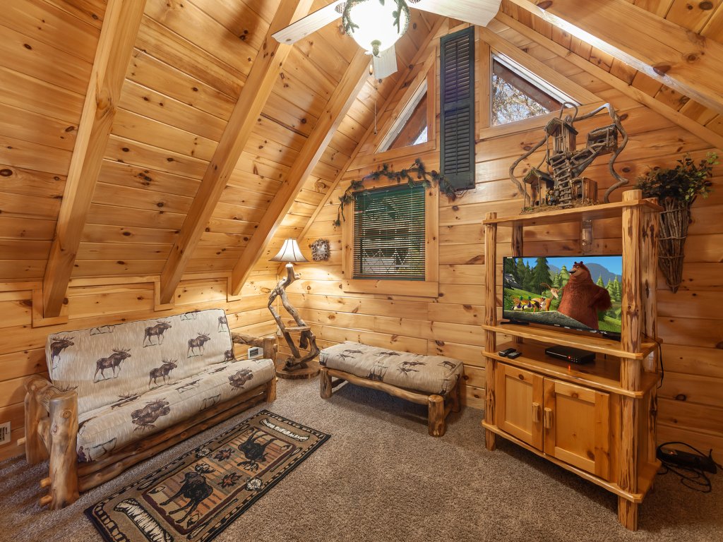 Moose Tracks Vacation Rental in Pigeon Forge - RedAwning