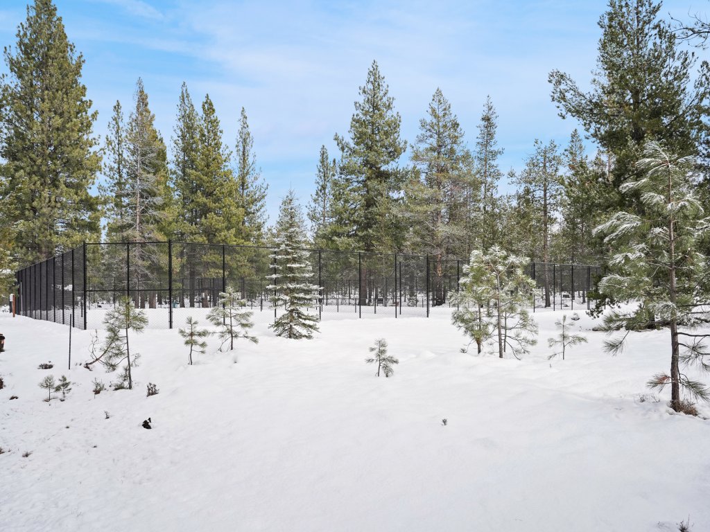 Beautifully Updated 6 Todd Home with Hot Tub and Easy Access to SHARC Vacation Rental in Sunriver - RedAwning