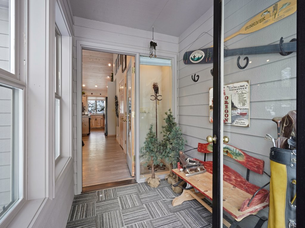 Beautifully Updated 6 Todd Home with Hot Tub and Easy Access to SHARC Vacation Rental in Sunriver - RedAwning