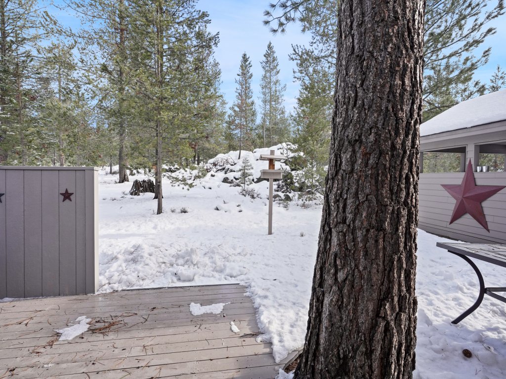 Beautifully Updated 6 Todd Home with Hot Tub and Easy Access to SHARC Vacation Rental in Sunriver - RedAwning