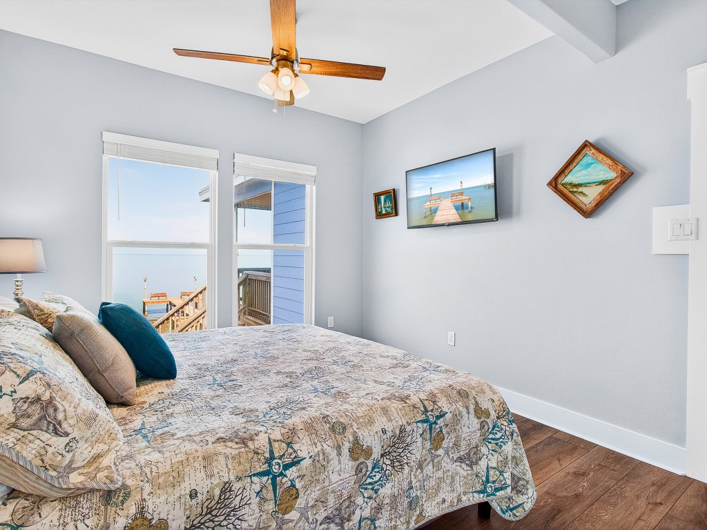 Copano Hooked Vacation Rental in Rockport - RedAwning
