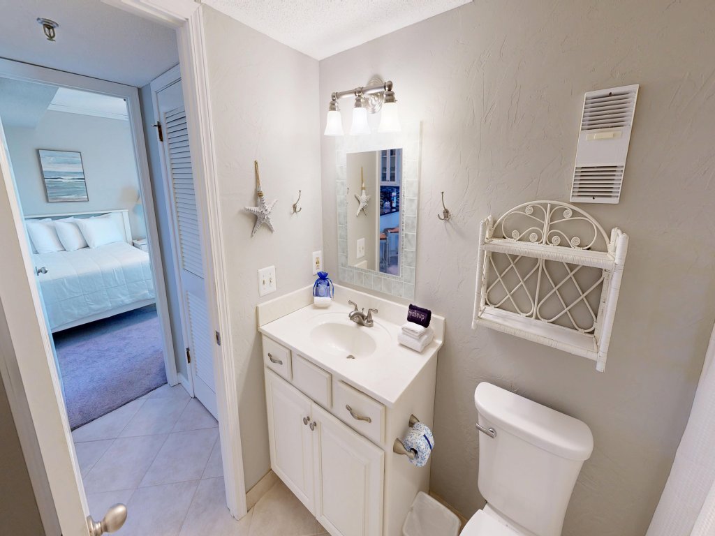 Destin on the Gulf 501 is a Beautiful Gulf Front 5th Floor with Free Beach Service Vacation Rental in Destin - RedAwning