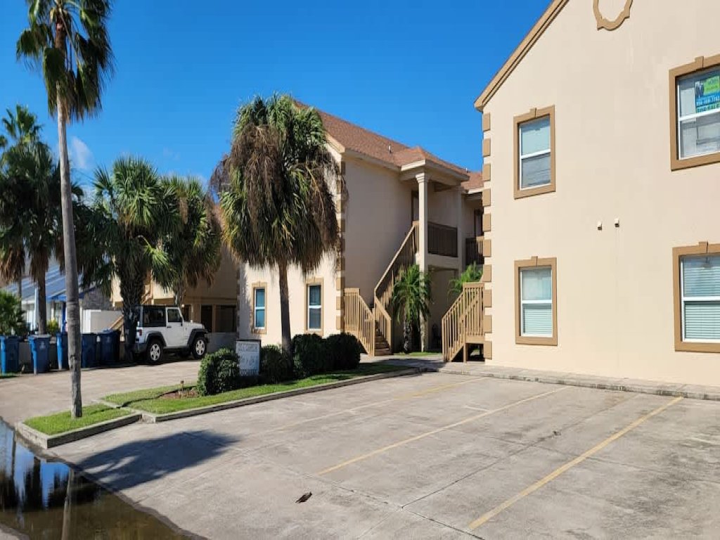EZ Walk to Beach " Modern 2 bedroom " Sleeps Many Vacation Rental in South Padre Island - RedAwning
