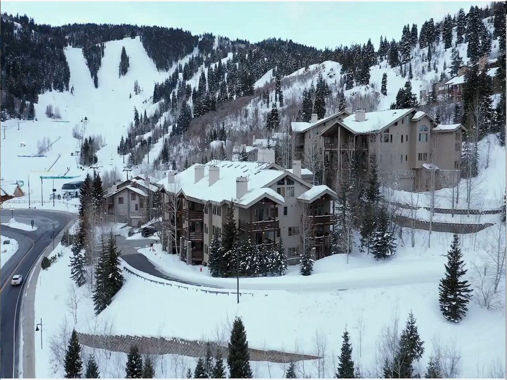 Trail's End Lodge at Deer Valley Resort - Two Bedroom Residence with Spa #403 Vacation Rental in Park City - RedAwning