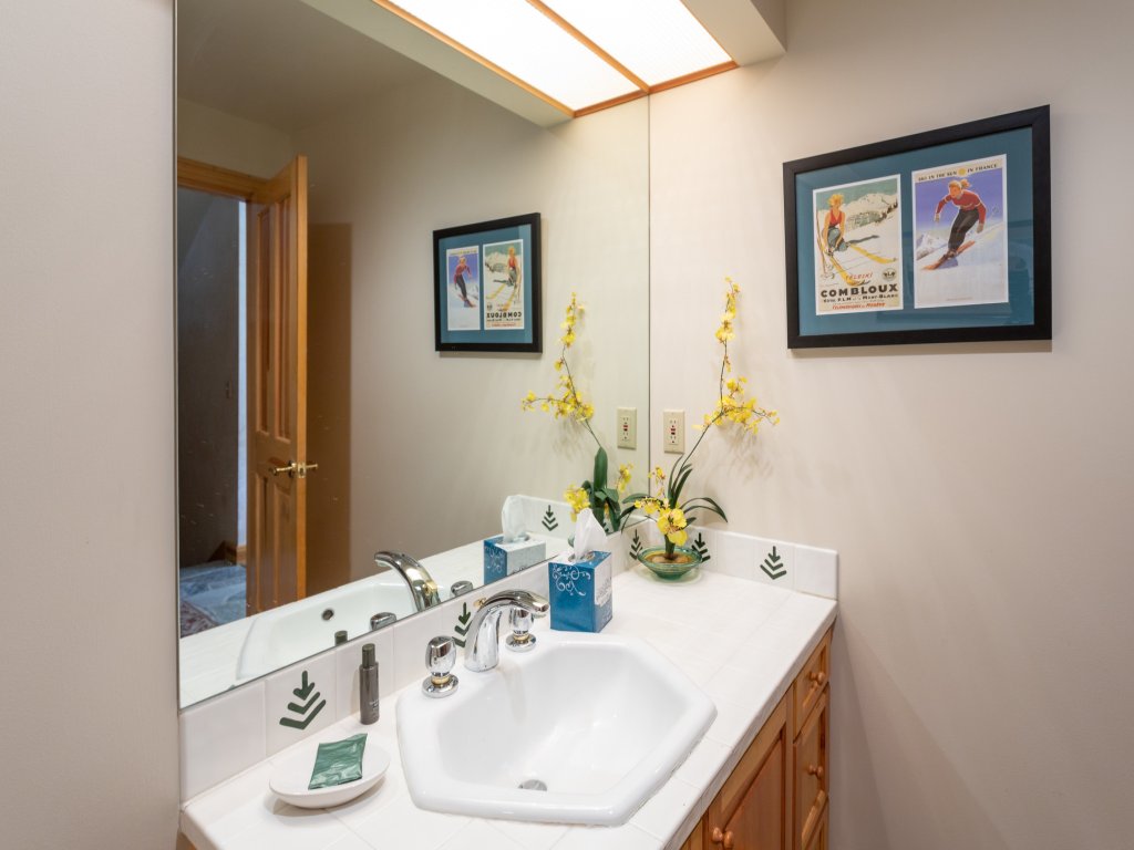Trail's End Lodge at Deer Valley: 4-Bed w/Spa #17 Vacation Rental in Park City - RedAwning