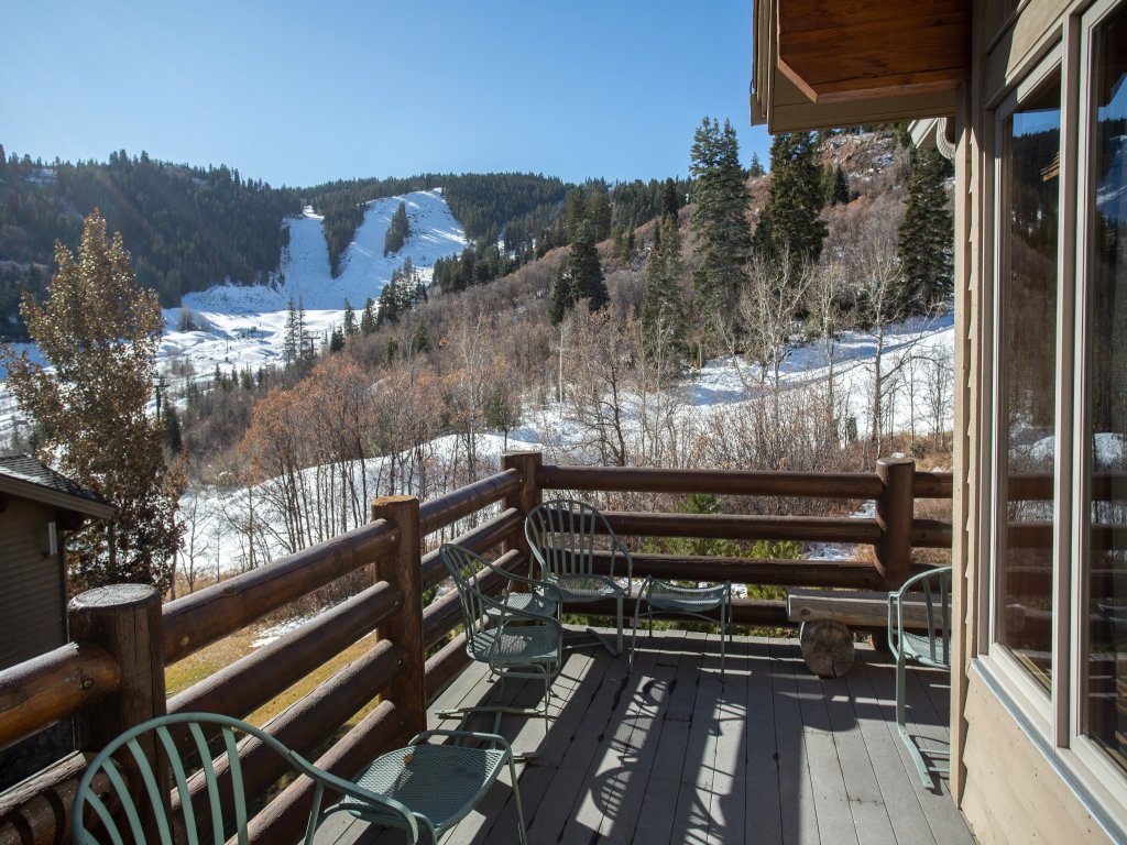 Trail's End Lodge at Deer Valley: 4-Bed w/Spa #17 Vacation Rental in Park City - RedAwning