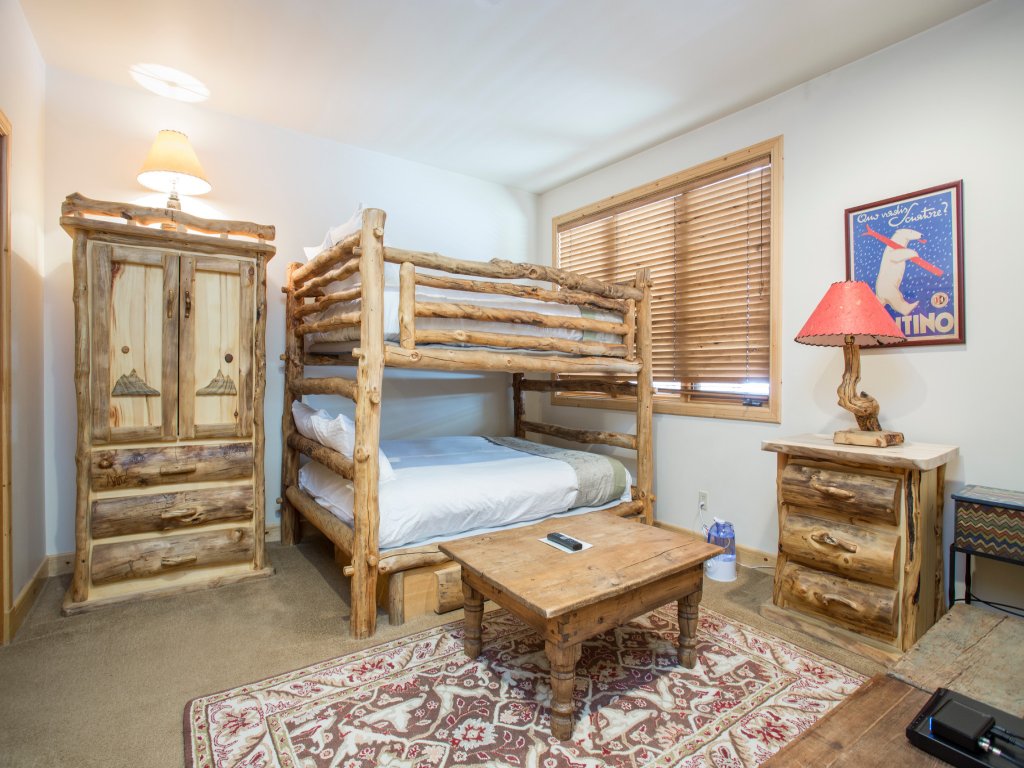 Trail's End Lodge at Deer Valley: 4-Bed w/Spa #17 Vacation Rental in Park City - RedAwning