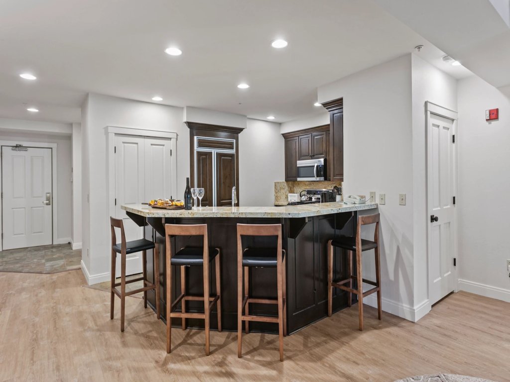 Trail's End Lodge at Deer Valley Resort - Two Bedroom Residence with Den and Spa #103 Vacation Rental in Park City - RedAwning