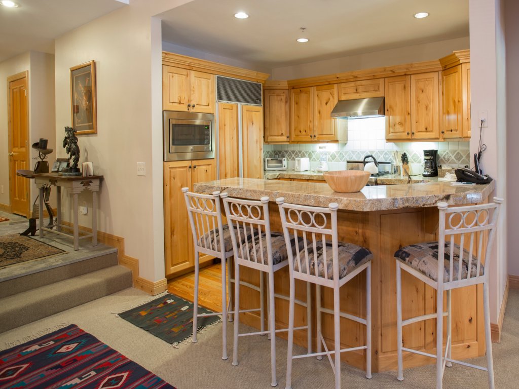 Trail's End Lodge at Deer Valley Resort - Two Bedroom Residence with Spa #406 Vacation Rental in Park City - RedAwning