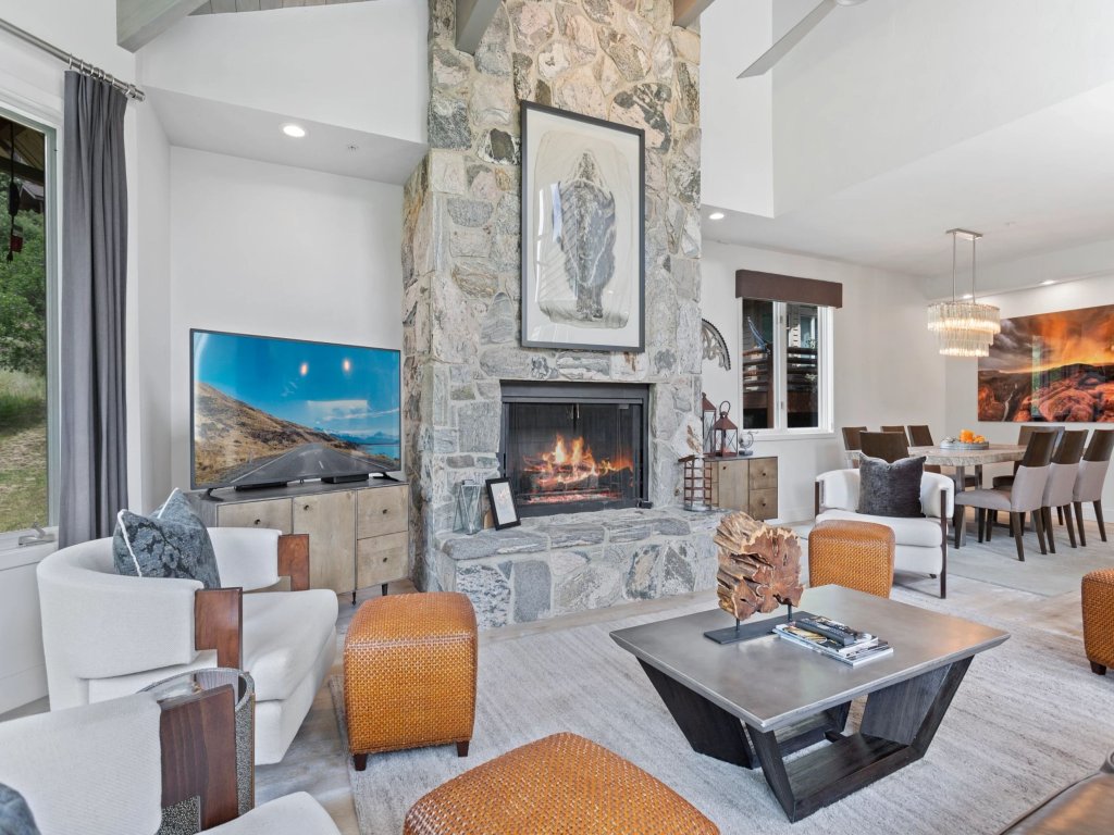 Trail's End Lodge at Deer Valley Resort - Four Bedroom Residence with Spa #15 Vacation Rental in Park City - RedAwning
