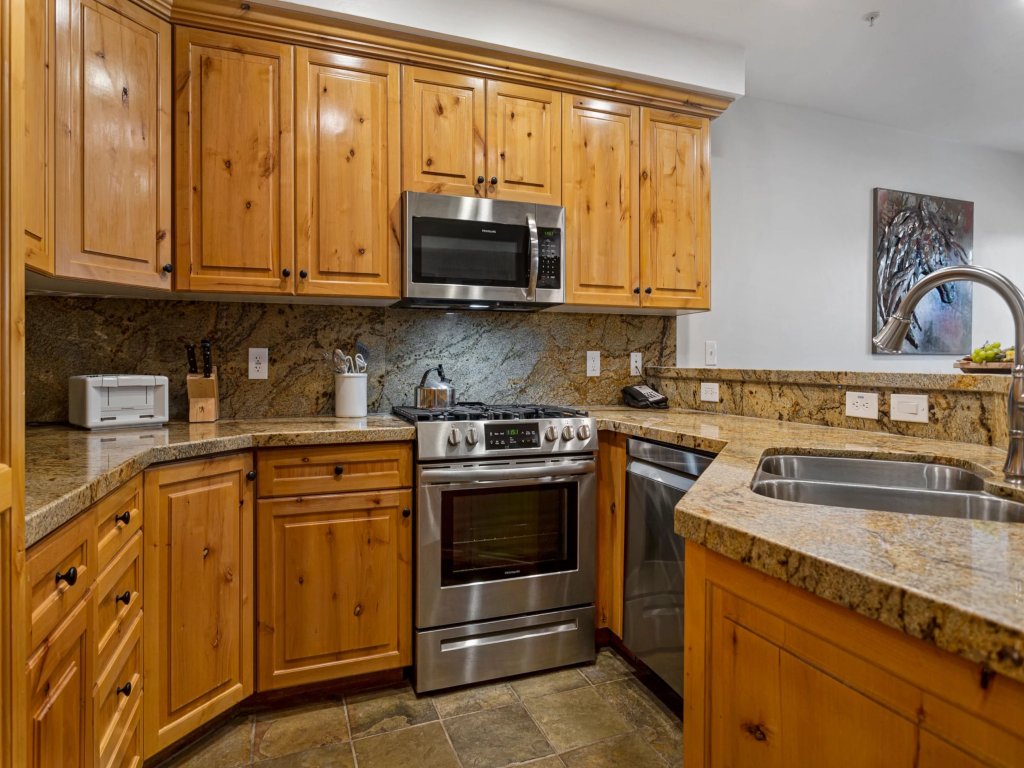 Trail's End Lodge at Deer Valley Resort - One Bedroom Residence with Spa #104 Vacation Rental in Park City - RedAwning