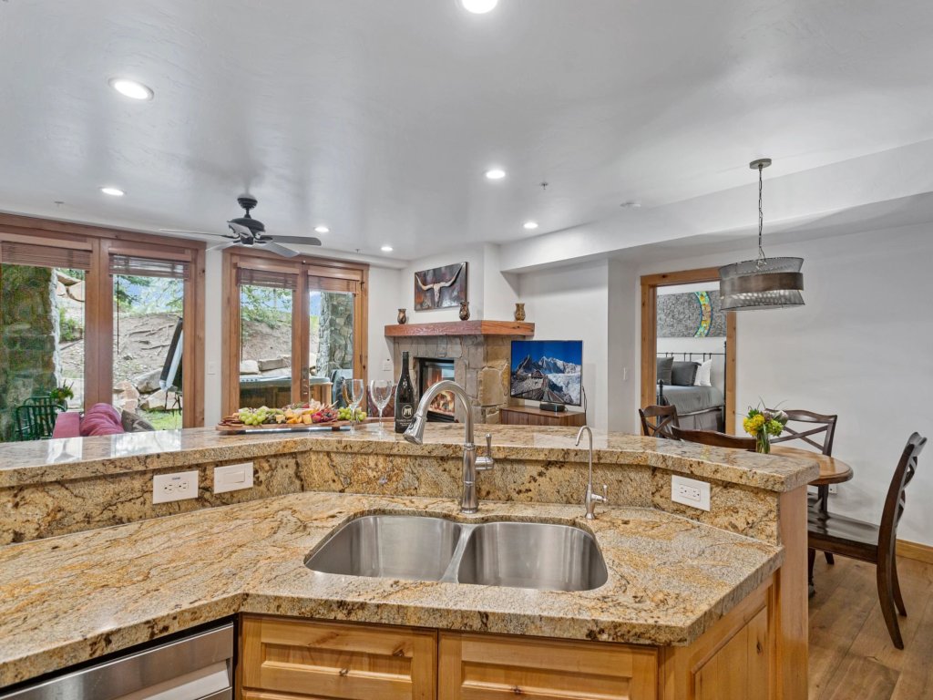 Trail's End Lodge at Deer Valley Resort - One Bedroom Residence with Spa #104 Vacation Rental in Park City - RedAwning