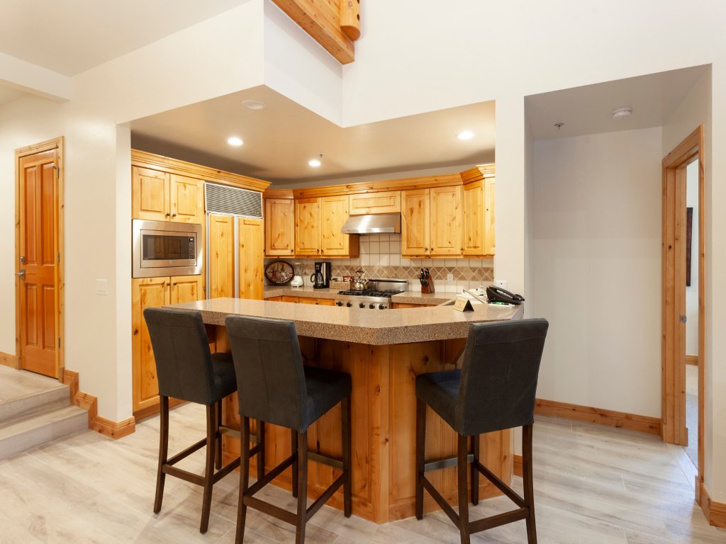 Trail's End Lodge at Deer Valley Resort - Four Bedroom Residence with Spa #504 Vacation Rental in Park City - RedAwning