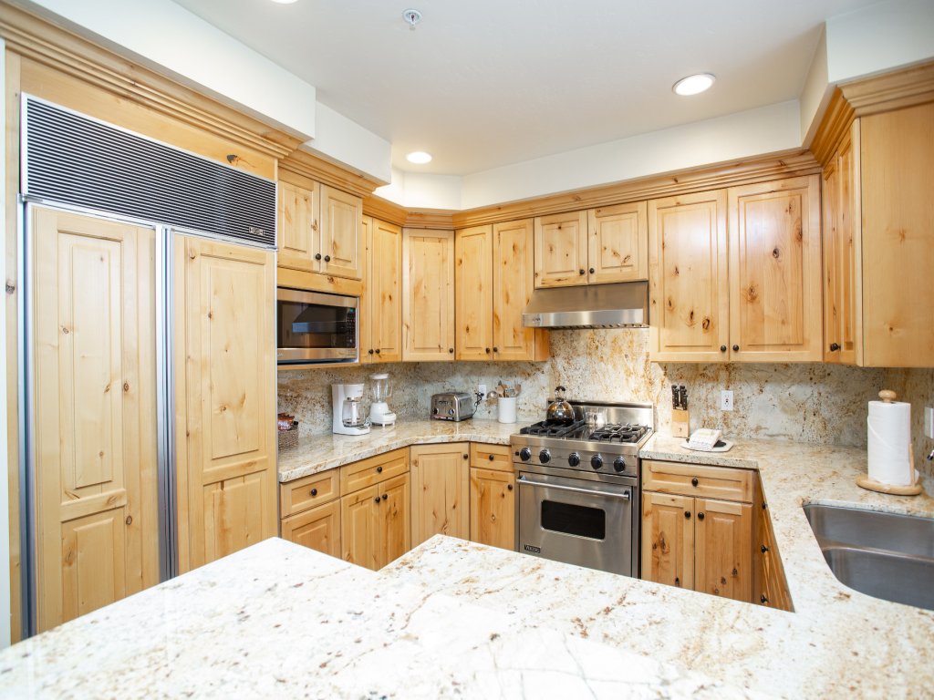 Trail's End Lodge at Deer Valley Resort - One Bedroom Residence with Spa #305 Vacation Rental in Park City - RedAwning