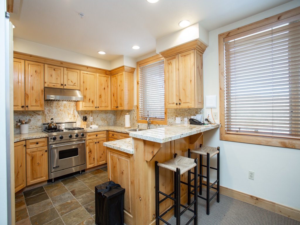 Trail's End Lodge at Deer Valley Resort - One Bedroom Residence with Spa #305 Vacation Rental in Park City - RedAwning