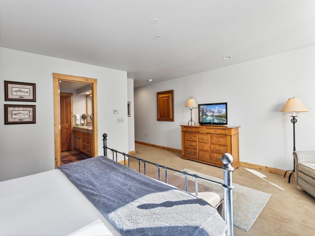 Trail's End Lodge at Deer Valley Resort - Two Bedroom Residence with Spa #201 Vacation Rental in Park City - RedAwning
