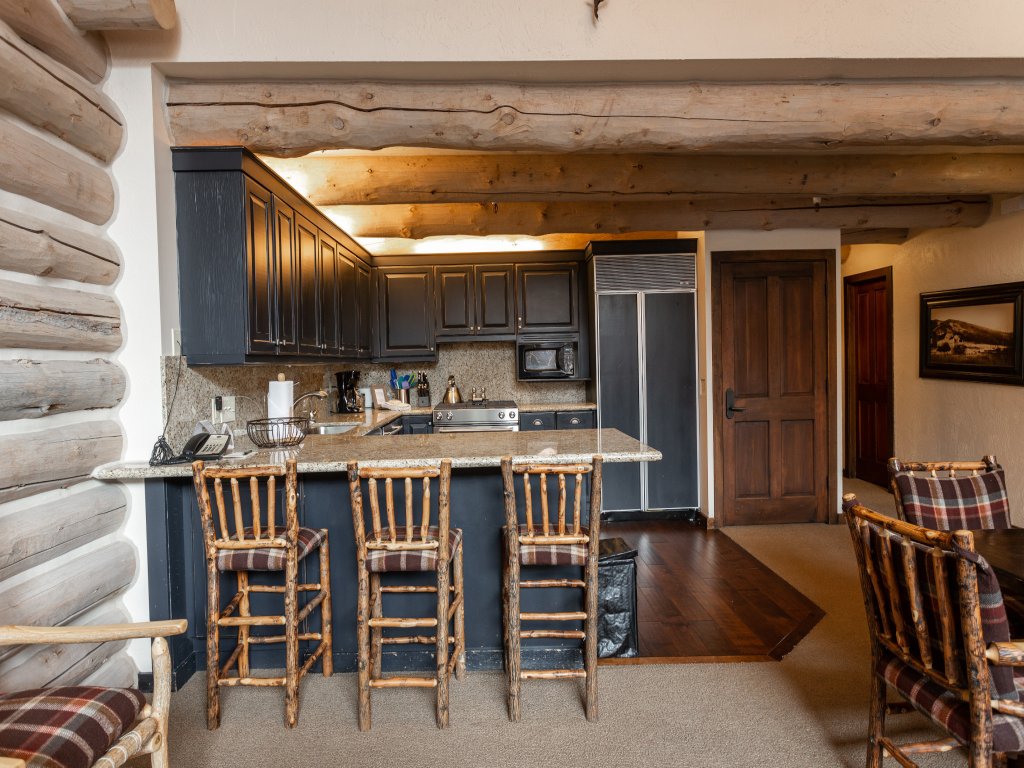 Pine Inn at Trail's End Lodge - Two Bedroom Residence with Spa #8 Vacation Rental in Park City - RedAwning