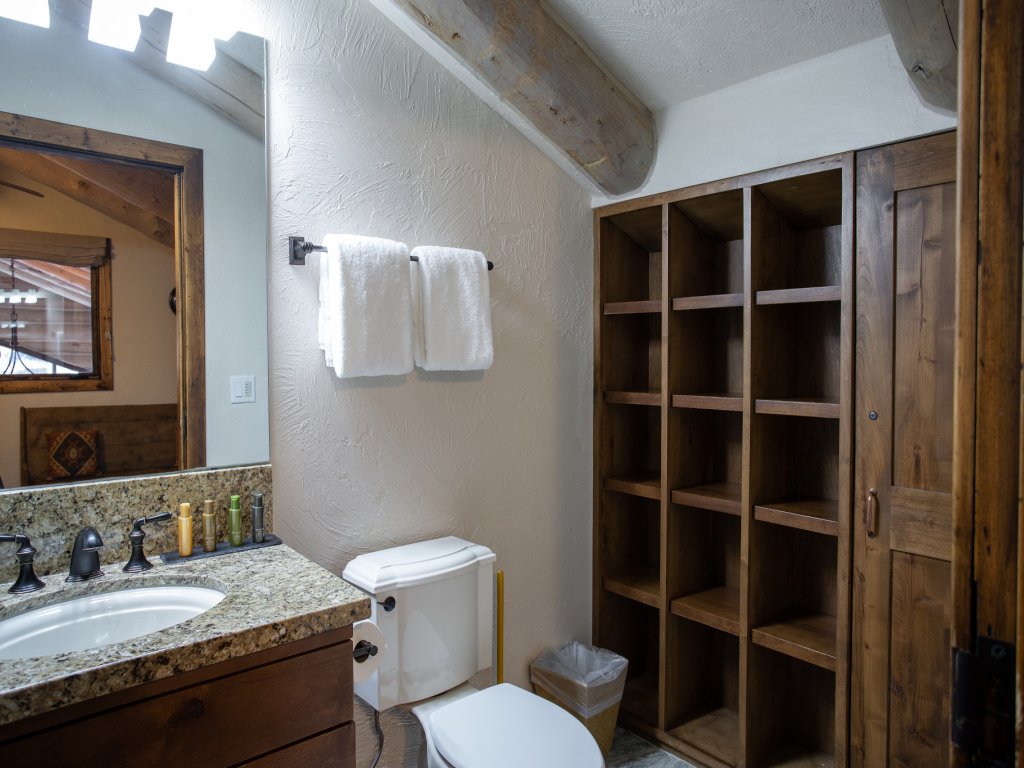 Pine Inn at Trail's End Lodge - Two Bedroom Residence with Spa #8 Vacation Rental in Park City - RedAwning
