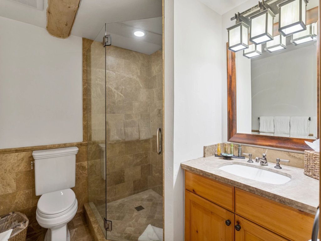 Pine Inn at Trail's End Lodge - Three Bedroom Residence with Spa #1 Vacation Rental in Park City - RedAwning