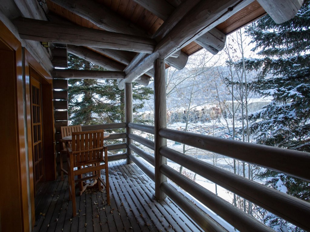 Pine Inn at Trail's End Lodge - Three Bedroom Residence with Spa #1 Vacation Rental in Park City - RedAwning
