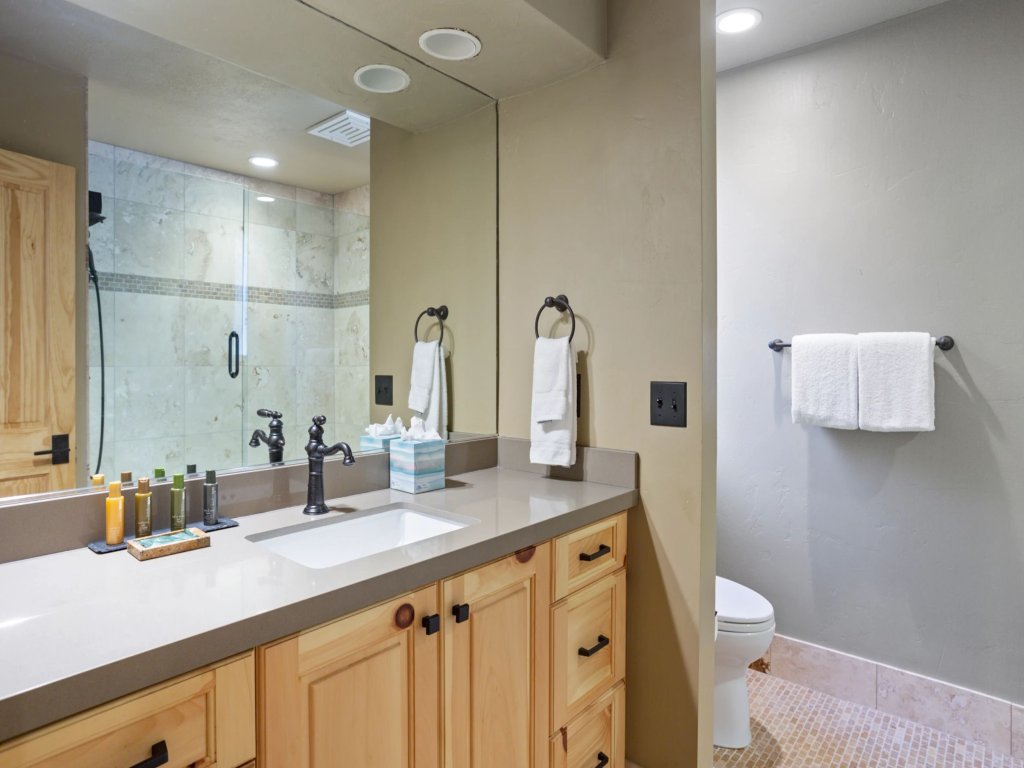 Trail's End Lodge at Deer Valley Resort - Four Bedroom Residence with Spa #12 Vacation Rental in Park City - RedAwning