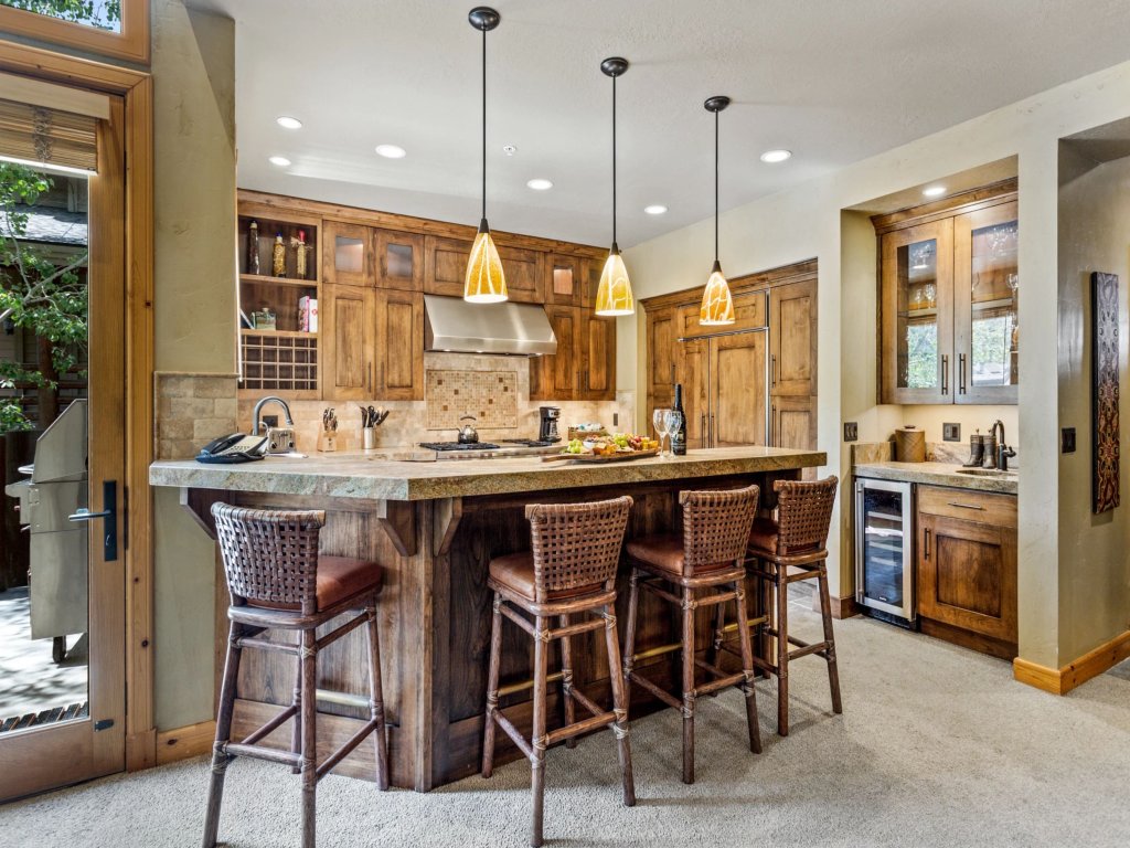Trail's End Lodge at Deer Valley Resort - Four Bedroom Residence with Spa #12 Vacation Rental in Park City - RedAwning