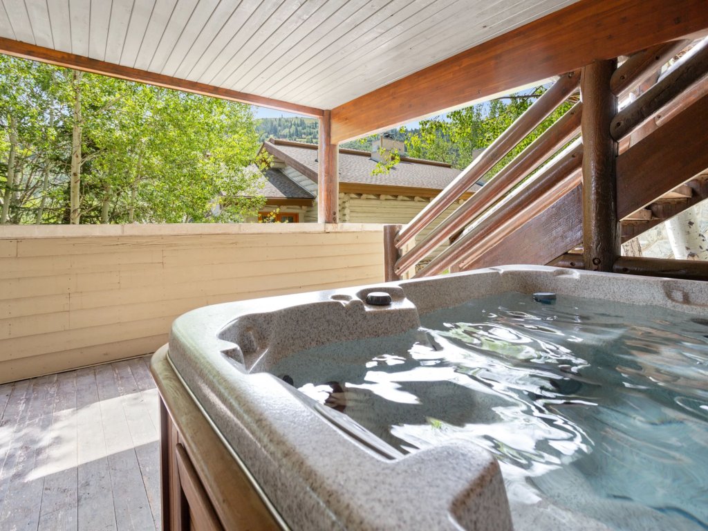 Trail's End Lodge at Deer Valley Resort - Four Bedroom Residence with Spa #12 Vacation Rental in Park City - RedAwning
