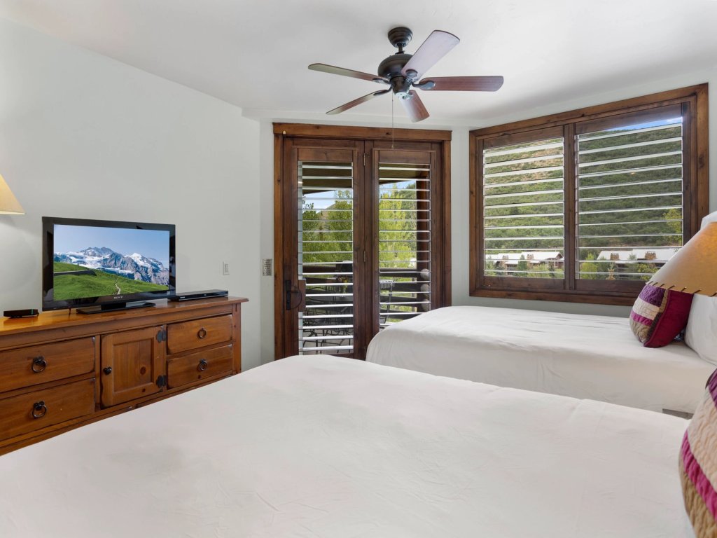 Trail's End Lodge at Deer Valley Resort - Two Bedroom Residence with Den and Spa #202 Vacation Rental in Park City - RedAwning