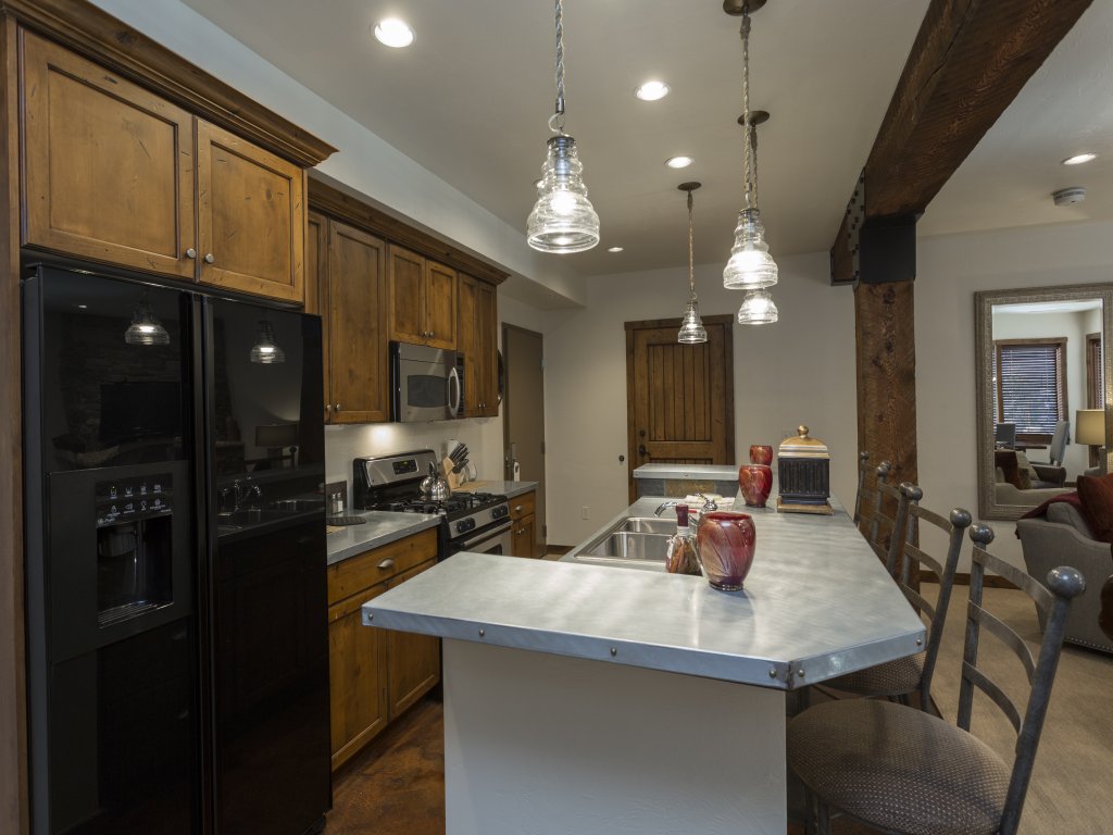 2 Bedroom Condo with Spa - Silver Baron Lodge Vacation Rental in Park City - RedAwning