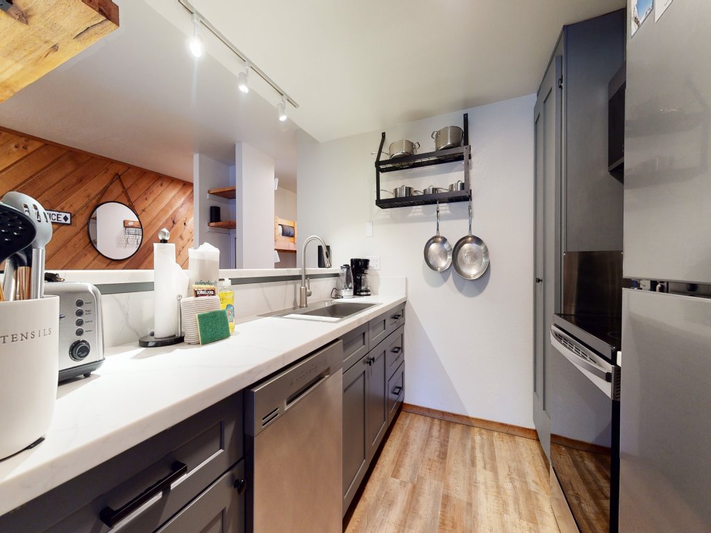 Snowcreek I 11 Remodeled, Mountain Modern with Washer Dryer and Fireplace Vacation Rental in Mammoth Lakes - RedAwning