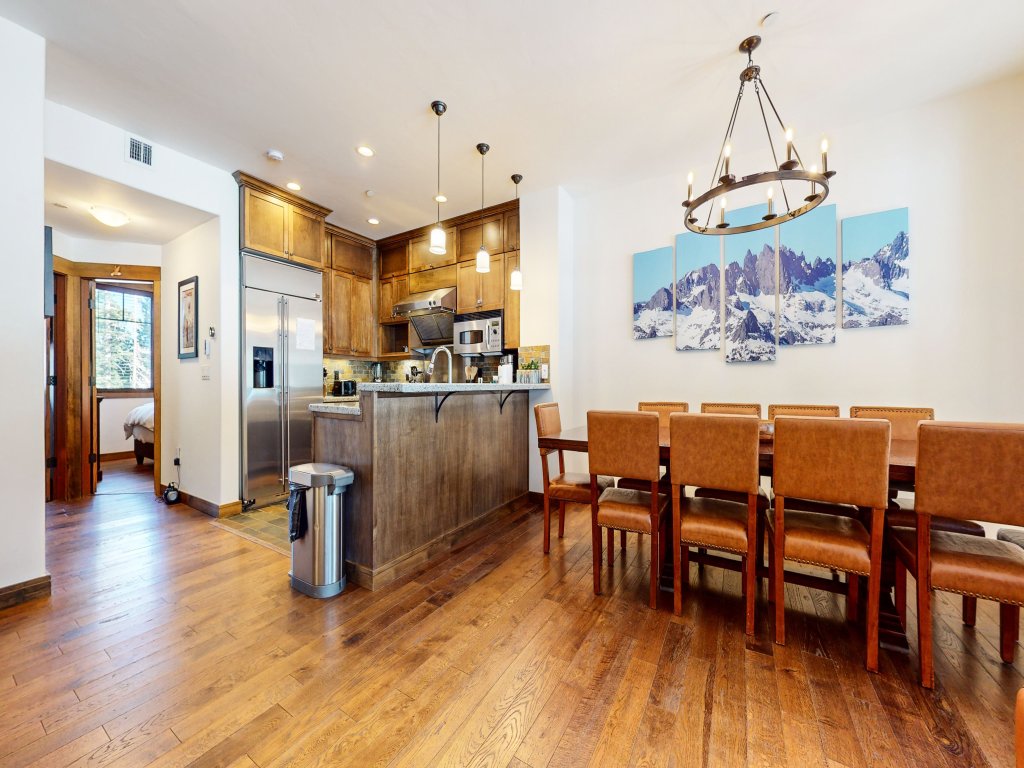 Woodwinds 1271 Spacious Mountain Modern Home with Private Hot Tub, Fireplace and Garage Vacation Rental in Mammoth Lakes - RedAwning