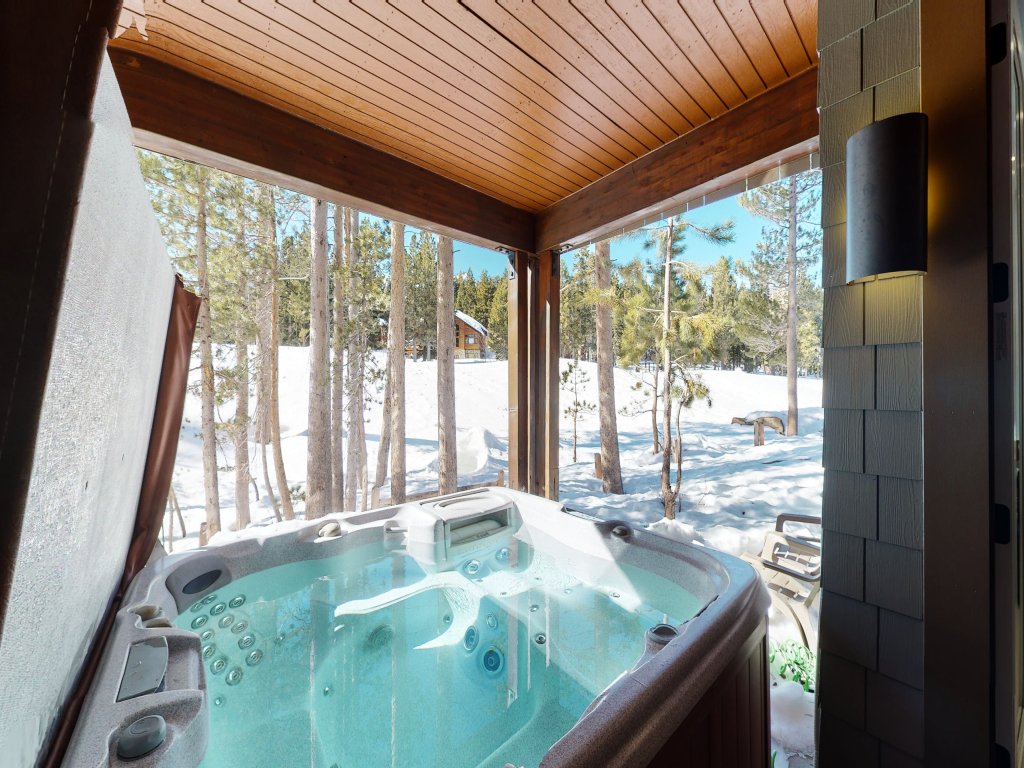 Woodwinds 1271 Spacious Mountain Modern Home with Private Hot Tub, Fireplace and Garage Vacation Rental in Mammoth Lakes - RedAwning