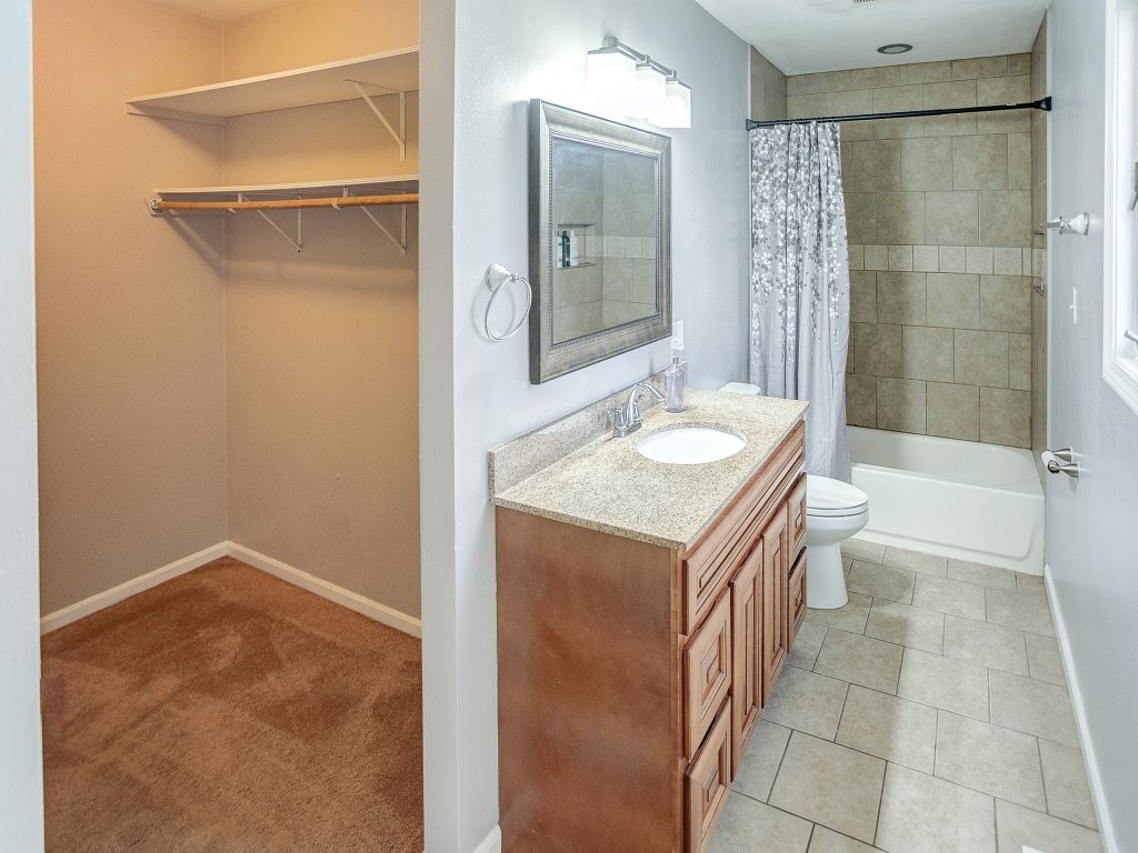 Belleville Beauty - Luxury Stay for Work or Stay for Play either way this is the perfect property for you! Vacation Rental in Illinois - RedAwning