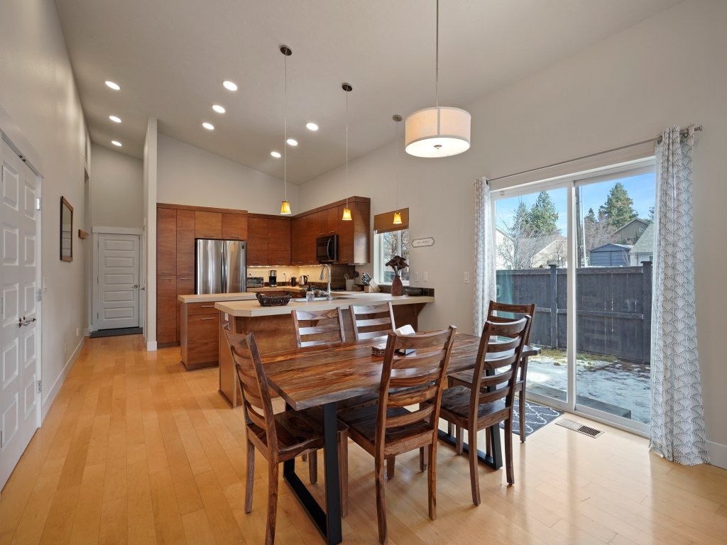 Dwell 30 Day Minimum Vacation Rental in Bend - RedAwning