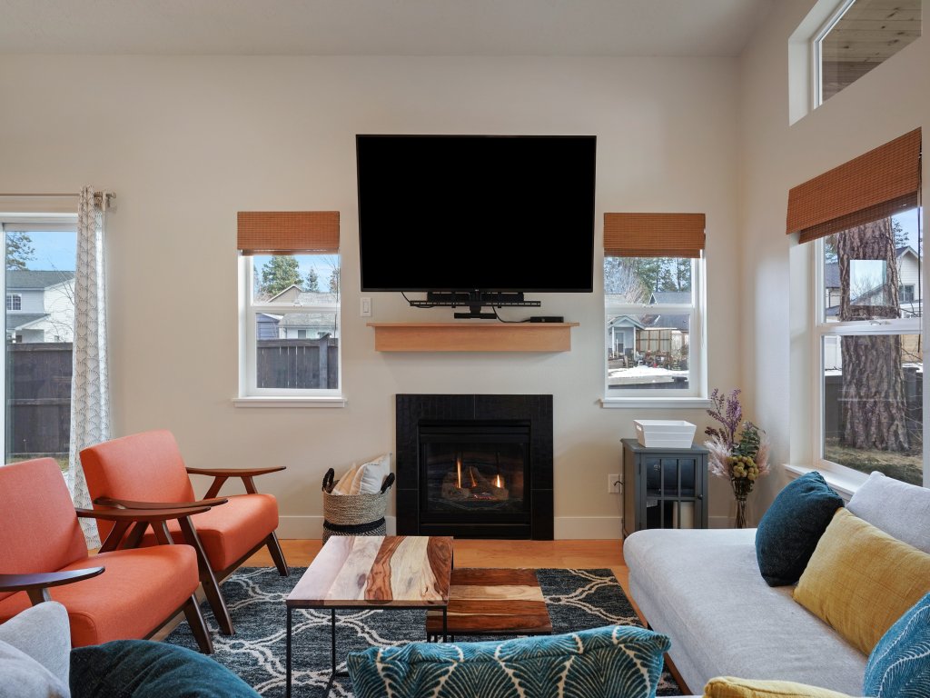 Dwell 30 Day Minimum Vacation Rental in Bend - RedAwning