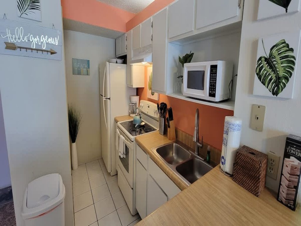 * BBQ Pits *Private Beach Access * Pool & Hot Tub Vacation Rental in South Padre Island - RedAwning