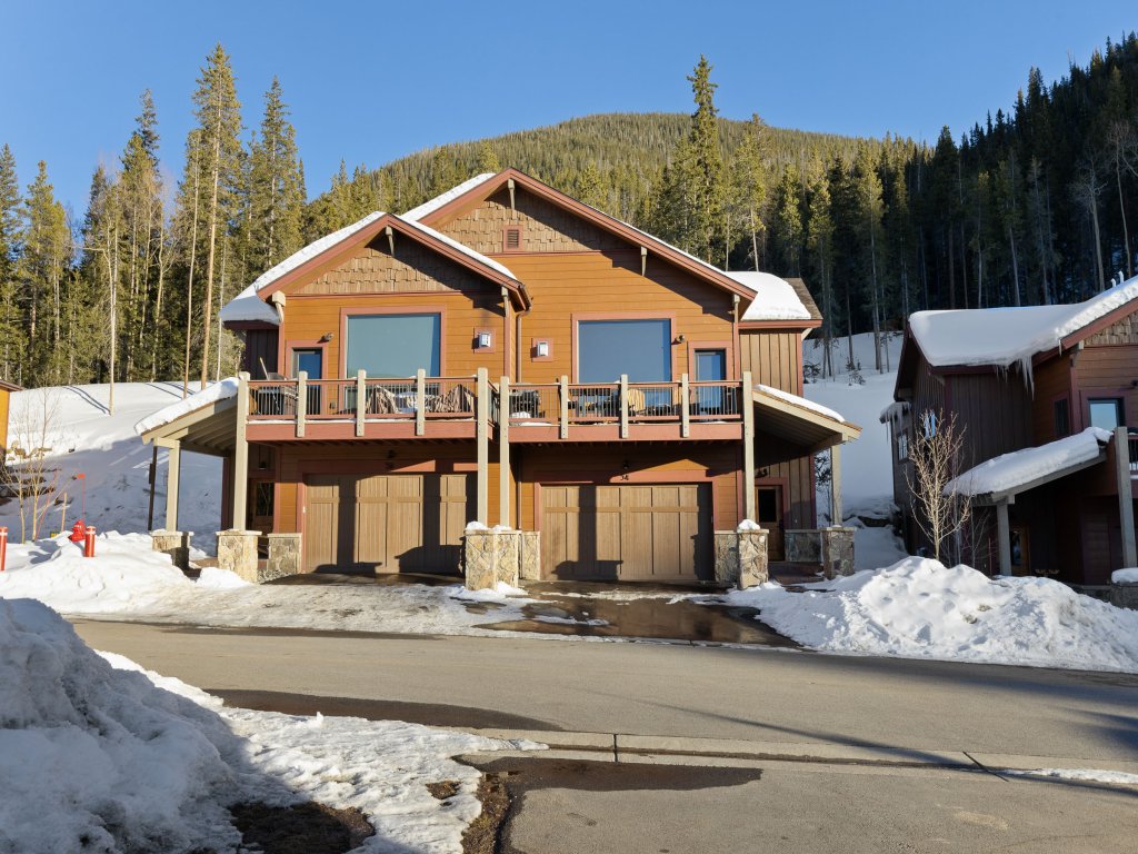 54 Outpost Drive The Alders - Private Hot Tub Vacation Rental in Keystone - RedAwning