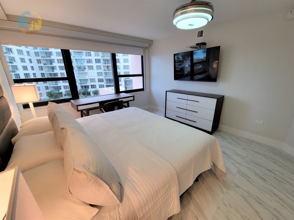 Alexander 611 Vacation Rental in Miami Beach - RedAwning