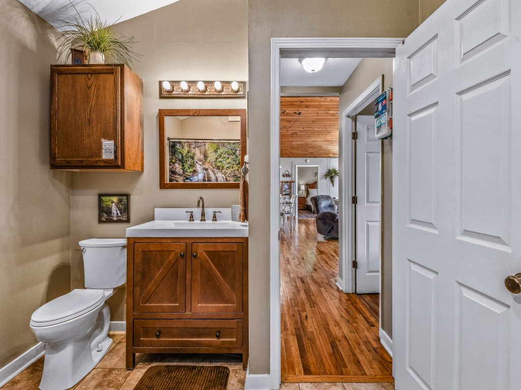 Roundtop Mountain Ridge Vacation Rental in Sevierville - RedAwning