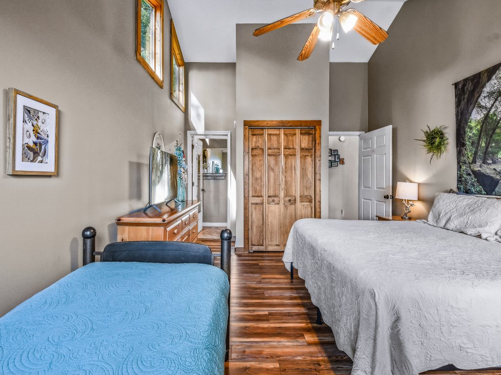 Roundtop Mountain Ridge Vacation Rental in Sevierville - RedAwning