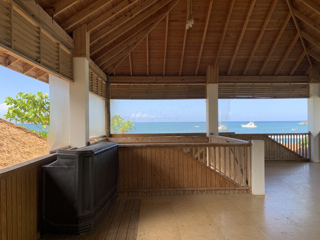 King Suite in an Ocean Front Resort in Jamaica - Enjoy 7 miles of White Sand Beach! Vacation Rental - RedAwning