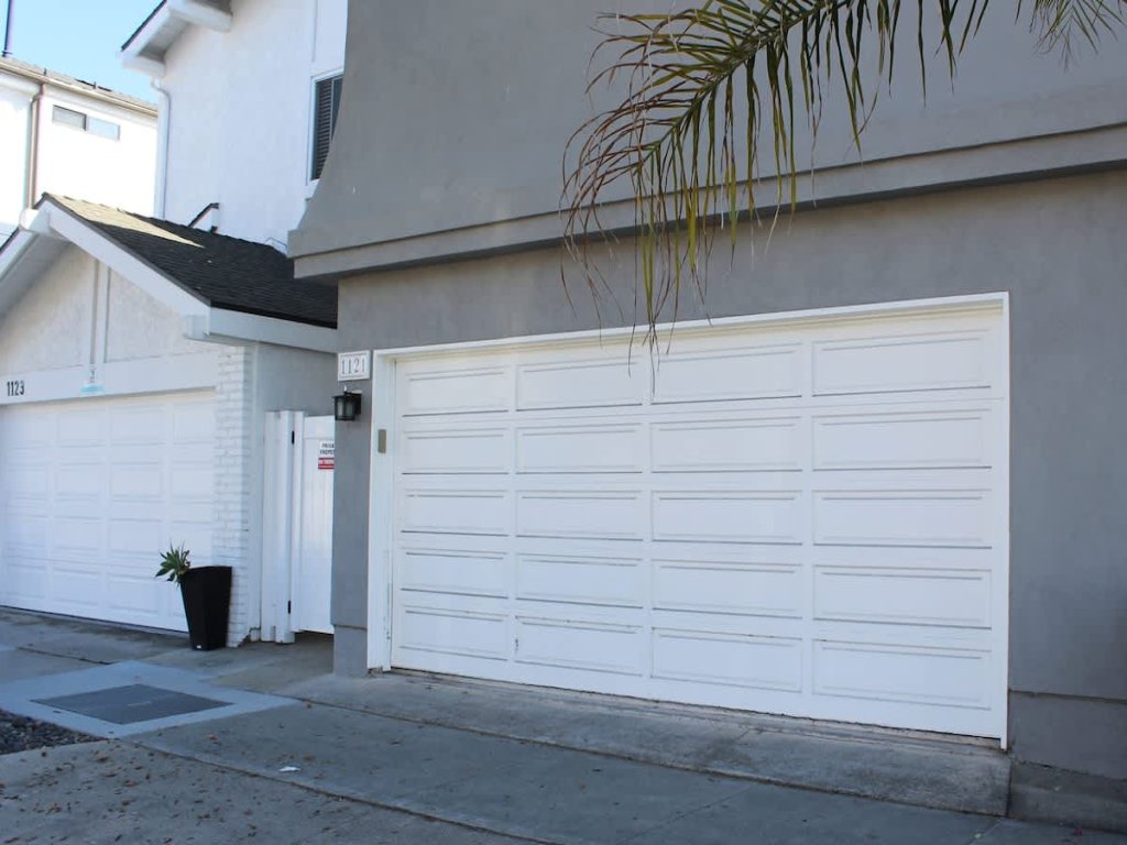1121 E Balboa B | Spectacular Views, Beachfront Top Unit Vacation Rental in Newport Beach - RedAwning