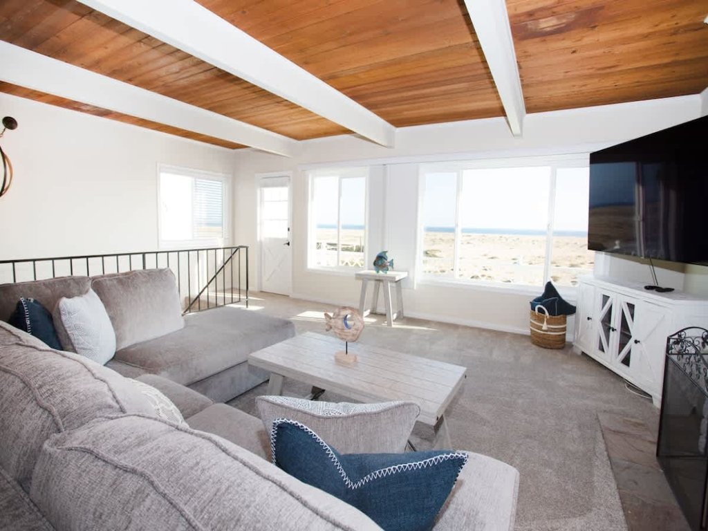 1121 E Balboa B | Spectacular Views, Beachfront Top Unit Vacation Rental in Newport Beach - RedAwning