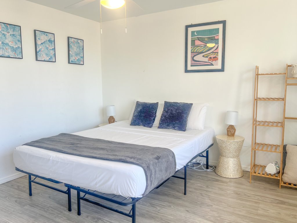 Trendy Hawaiian Monarch Studio Vacation Rental in Honolulu - RedAwning