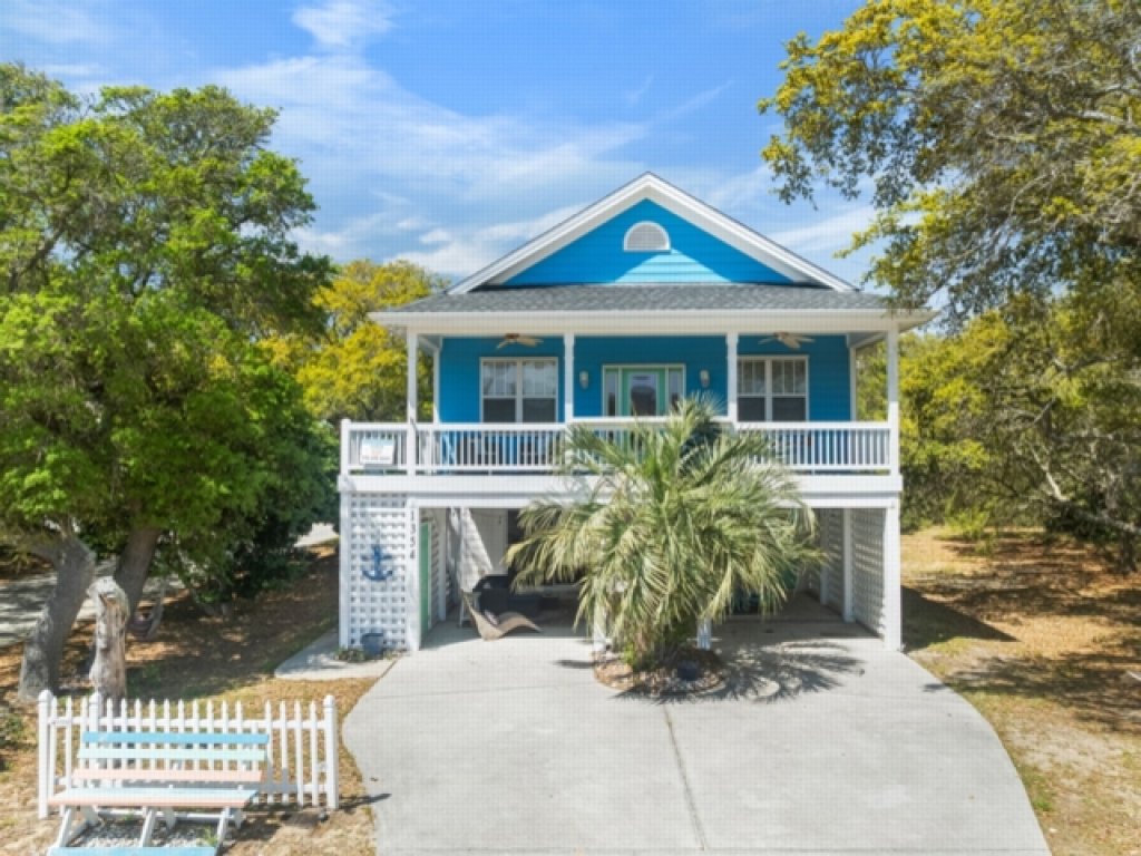 Atlantis Blue - Relaxing beach getaway home directly across the street from beach access! Vacation Rental in North Carolina - RedAwning