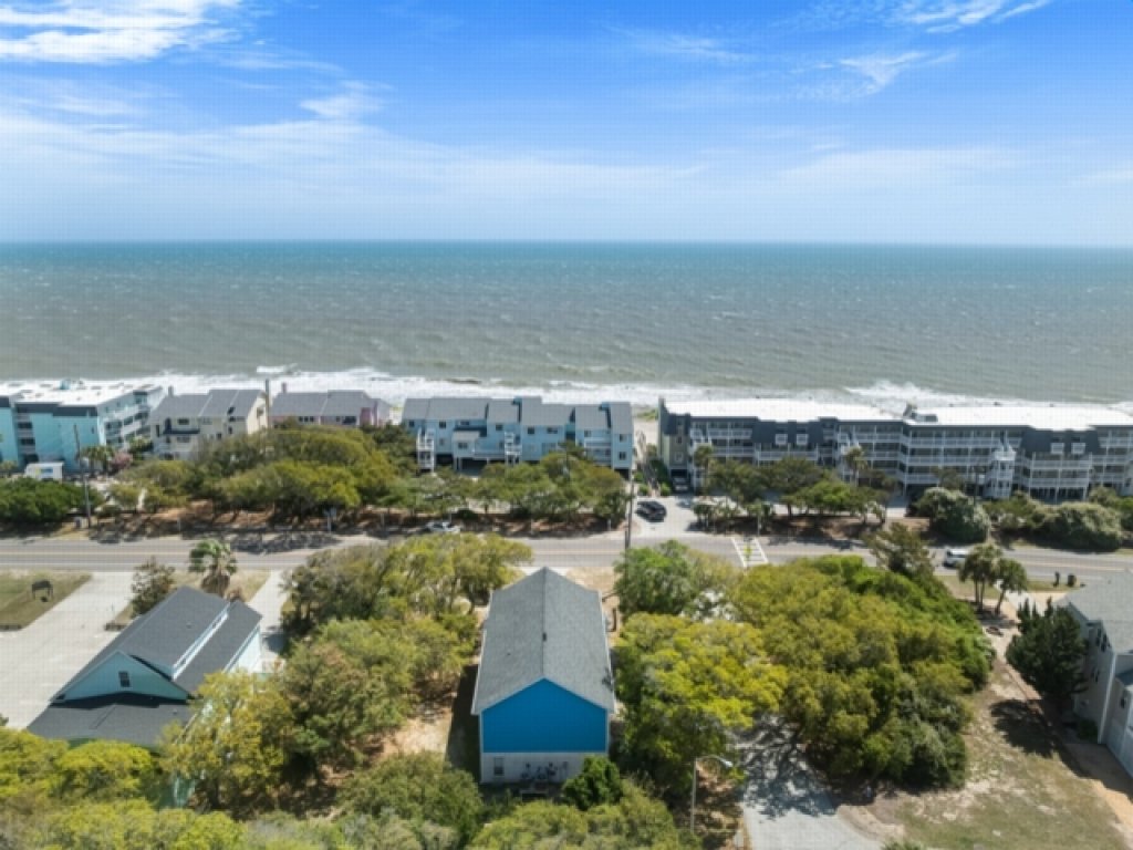 Atlantis Blue - Relaxing beach getaway home directly across the street from beach access! Vacation Rental in North Carolina - RedAwning